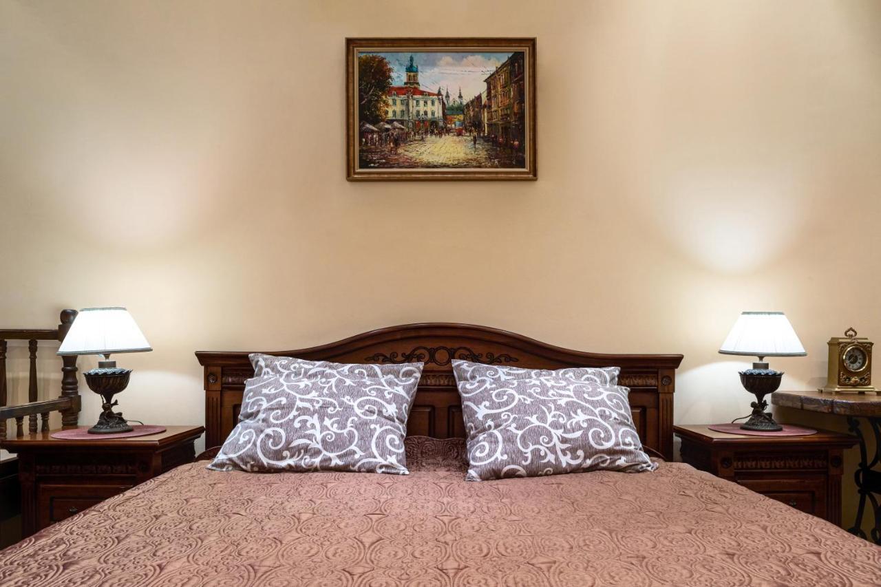 Bed & Breakfast In Downtown Львов Экстерьер фото