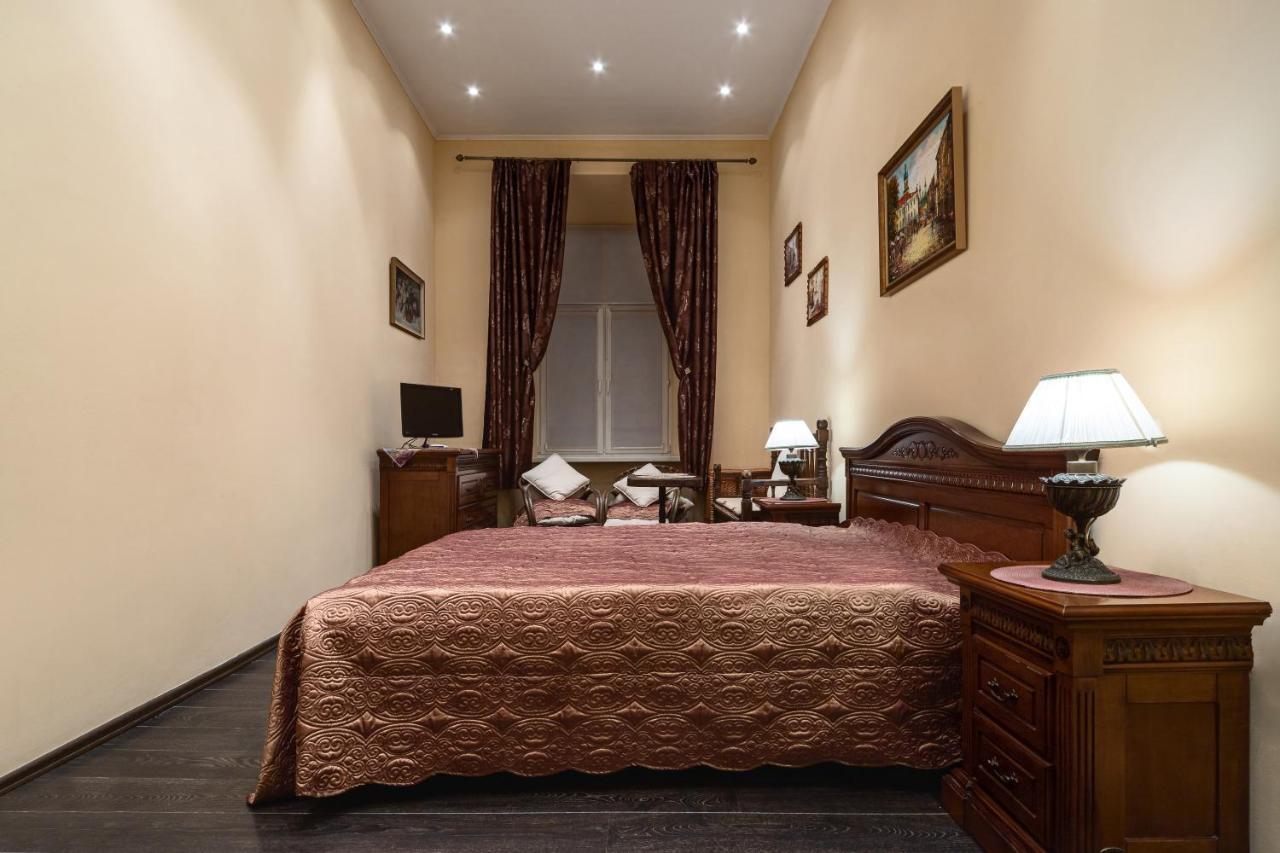 Bed & Breakfast In Downtown Львов Экстерьер фото