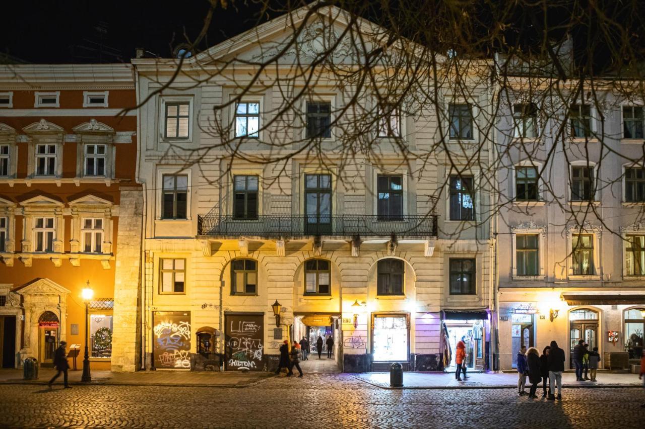 Bed & Breakfast In Downtown Львов Экстерьер фото